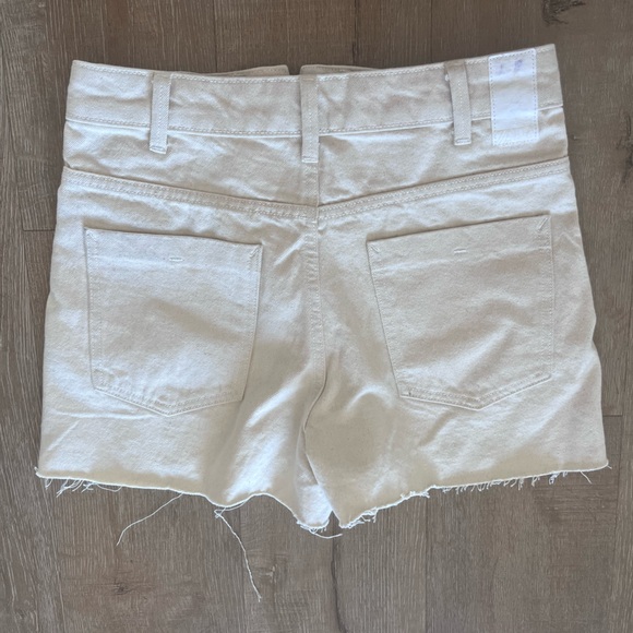 Z1975 GOLD BUTTON DENIM SHORTS Ecru in size 28/size 6 - Picture 5 of 5